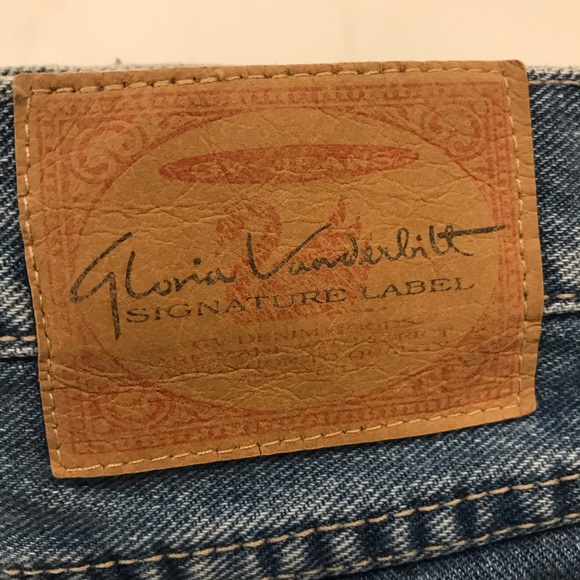 Vintage Gloria Vanderbilt high waisted blue jeans. - Picture 2 of 5